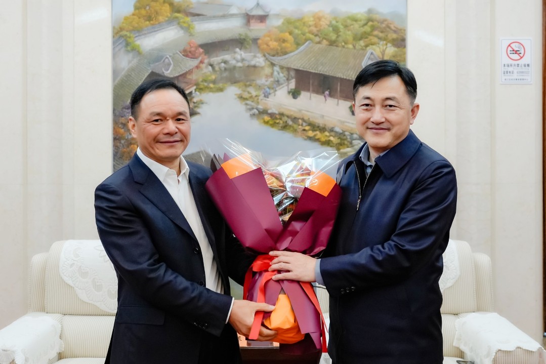 他说,缪汉根参加全国两会责任重大,使命光荣,不仅是个人荣誉,更是全区