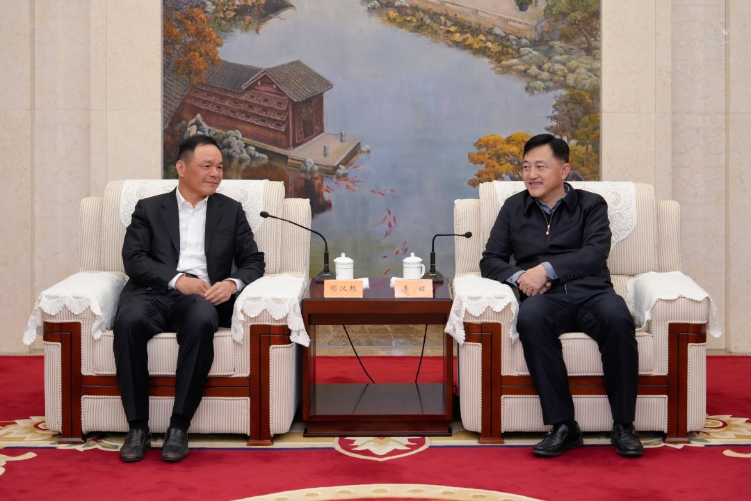 他说,缪汉根参加全国两会责任重大,使命光荣,不仅是个人荣誉,更是全区