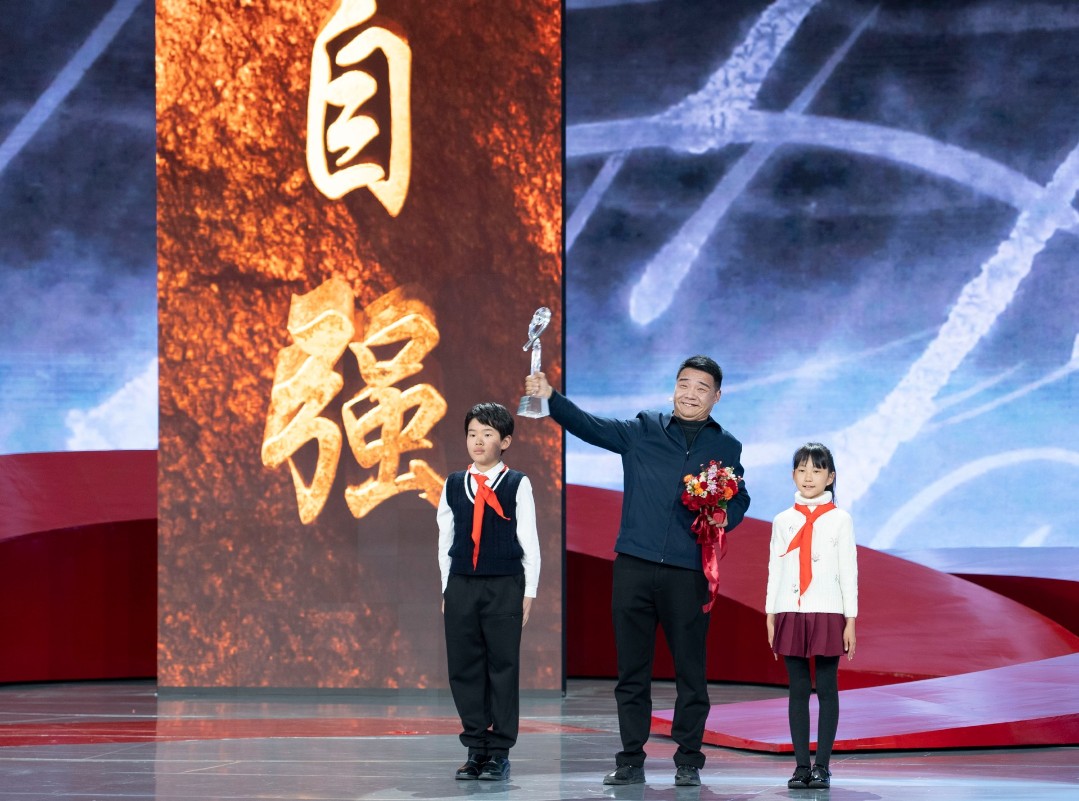 吴江人陆鸿获颁“感动中国2022年度人物”_吴江新闻